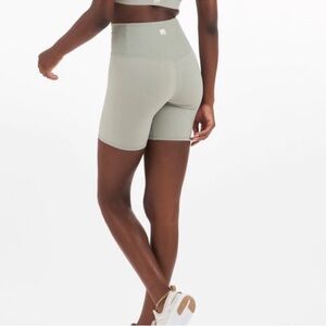 Vuori size small shorts